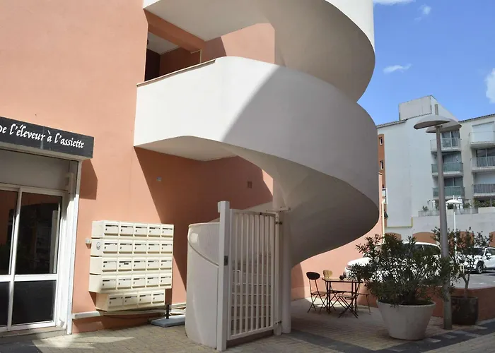 Studio Renove Avec Parking A 850M De La Plage, Proche Port Et Commerces - Cap D\'Agde - Fr-1-249-252